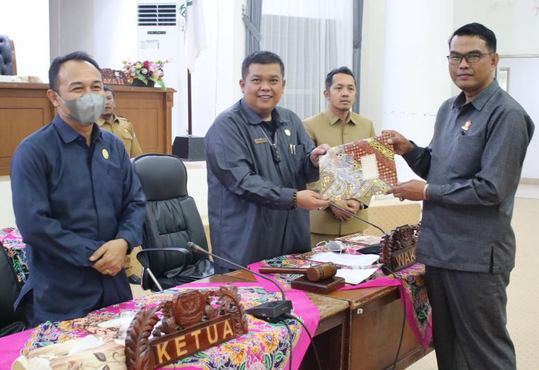 Paripurna DPRD Kepahiang Agenda Penyerahan Bahan Pembahasan