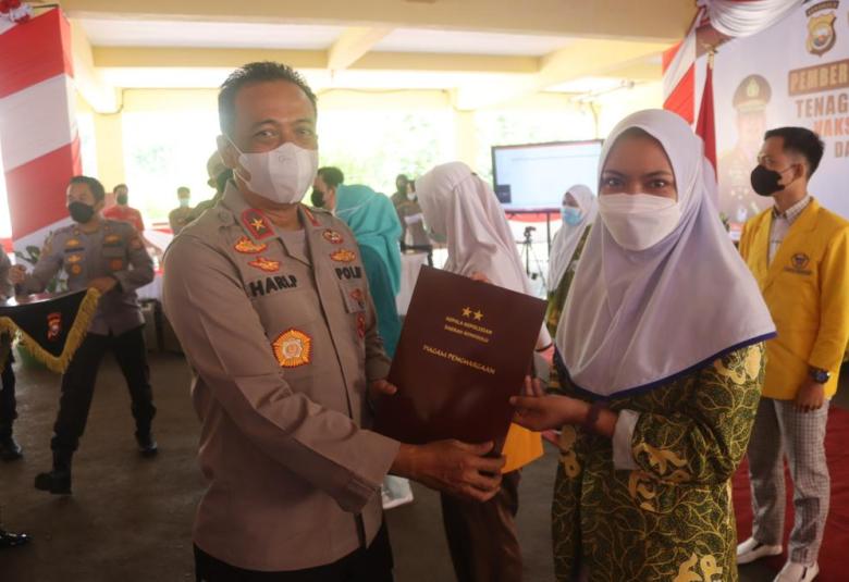Polda Bengkulu Beri 970 Vaksinator Penghargaan